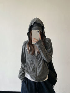 Áo khoác chống nắng họa tiết hoa nhẹ nhàng có mũ