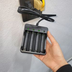 Sạc 4 pin 18650 1200mA tự ngắt khi đầy - Linh kiện 789