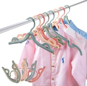 Gantungan Baju Lipat Traveling Plastik Hanger Travel Portable