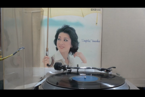 1 แผ่นเสียง 12นิ้ว j29 SOFTLY TOMOKO แผ่นVG+ japan  ริ้วรอยบาง เสียงรบกวนนิดหน่อยไม่มีรอยลึก แผ่นล้างสะอาดแล้ว ปกVG++มีตำหนิขอบนิดหน่อย ขอบไม่ขาด สันไม่ทะลุ