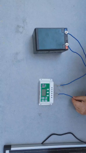 10A 20A 30A PWM Solar Controller 12v 24v Auto with Dual USB Port Support Connection Lithium Battery