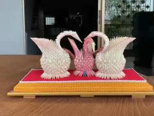 งานฝีมือจากกระดาษพับนก Hand Made ใส่กรอบใสอะคลิลิคตั้งโชว์ ( มือ 2 )