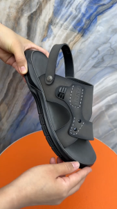 PAMATE Sandal Kulit Santai Pria Sendal Modern Kulit Sintetis Nyaman Ringan Dan Fleksible 38-44