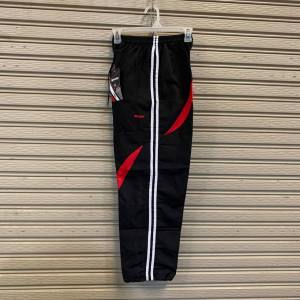 6395 กางเกง ขายาวผ้าร่ม กางเกง ผ้าร่มขายาว กางเกง กีฬาผ้าร่มขายาวไซส์ใหญ่ เย็บข้าง 3แถบ กระเป๋าหน้าซิป ปัก SPORT ใส่ได้ ชาย-หญิง มี สีให้