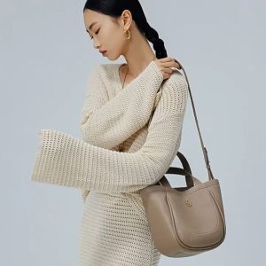 KUNOGIGI vegetable basket small niche bag womens advanced sense commuter leather bucket bag brown shoulder bag