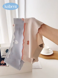 KOBENI【แพ็ค 3ตัว】กางเกงในไร้ขอบ ผ้าเรยอน ทรงสามเหลี่ยม เอวกลาง น่ารักรูปหัวใจ ยืดหยุ่นมาก ขนาด M-XL