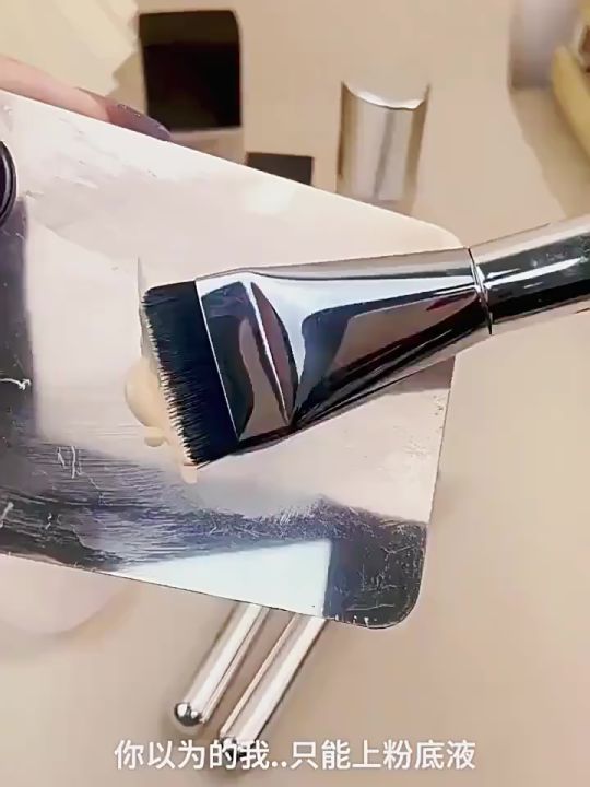 แปรงรองพื้น แปรงลงรองพื้นหัวแบน Foundation Brush แปรงแต่งหน้า แปรงเกลี่ยรองพื้น เกลี่ยง่าย ขนนุ่ม ไม่บาดหน้า 1 ชิ้น