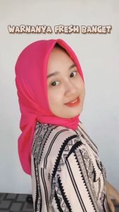 Jilbab / kerudung segiempat polos voal exclusive metal logo hijab umama scarf
