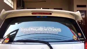 sticker cutting kaca belakang mobil tulisan INNA MAAL USRI YUSRO kaligrafi terbaru