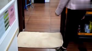 4Pcs Reusable Triangle Non-slip Rubber Mat Washable Rug Gripper Stopper Sticker Black Corners Floor Rug Mat Tape Gripper