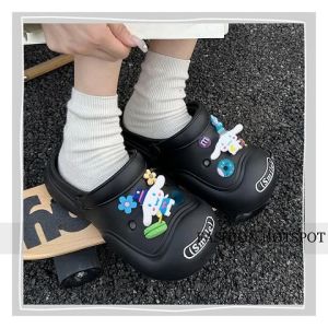 LHMonday แนะนำ รองเท้าแตะแบบสวมหัวโต ทรงสวยดีไซน์เด่น สีชัด ใส่แล้วไม่ร้อนไม่อับ เหมาะกับอากาศบ้านเราสุดๆ มีให้เลือก 4สี ใส่กับชุดไหนก็รอด ใส่สะดวกไม่มีสะดุด ของดีมีคุณภาพห้ามพลาด