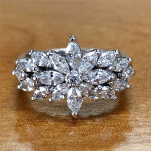 Huitan Romantic Crystal Flower Rings Women Full Dazzling CZ Wedding Ceremony Party Ladys Ring Fancy Accessories Fashion Jewelry