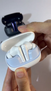 【Wireless Earbuds】Malalim na bass at malinaw na tunog nagdudulot ng live concert-level na kalidad ng audio! Perpekto para sa musika tawag workout at laro!