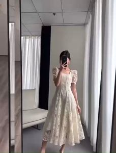 Đầm Ren Trắng Cổ Điển Vuông Phong Cách Pháp Ngọt Ngào