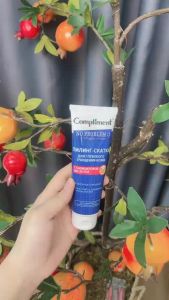 Tẩy da chết mặt dạng kì Compliment No Problem Peeling Roll sạch sâu ngừa mụn 80ml