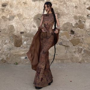 ชุดเดรสสตรีทสไตล์ฤดูใบไม้ร่วง Wildgir คอตั้งแขนกุดพิมพ์ลายเซ็กซี่ กระโปรงทรงเอเอวสูง ผ้าฝ้ายผสมโพลีเอสเตอร์