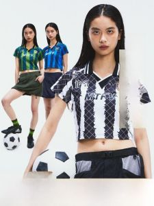 เสื้อฟุตบอลแขนสั้นแห้งเร็วสำหรับผู้หญิง MOUNTAINFEVER SS24 สไตล์ BLOKECORE สัมผัสกับผ้าโพลีเอสเตอร์ ทรงพอดีตัว