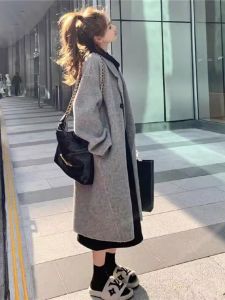 เสื้อโค้ทขนสัตว์สีเทา 2025 ฤดูใบไม้ร่วง/ฤดูหนาว รุ่นใหม่ ยาวปานกลาง ทรงหลวม สำหรับผู้หญิง ทรงหลวม ขนาดเล็ก เสื้อโค้ทขนสัตว์