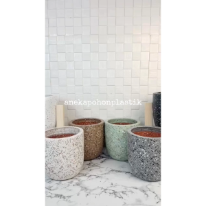 Pot Terracotta Motif Pot Teraso Pot Model Kapsul Kecil Variasi Warna Pot Standing Kaki 4 Pot Tanaman Hias Dekorasi Rumah Ruang Tamu