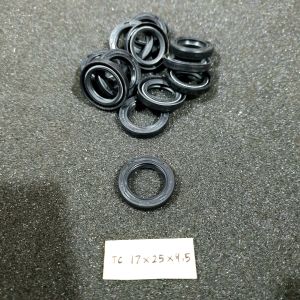 OIL SEAL TC 17 25 4.5 / 17x25x4.5 / 17.00 25.00 4.50 - MERK NOK