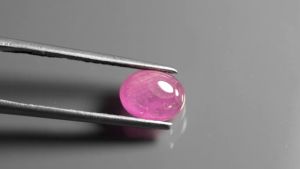 2.05 ct พลอยแท้ พลอยแดง เผาเก่า (Heated Ruby) ไข่หลังเบี้ย สีชมพู จอร์สัน