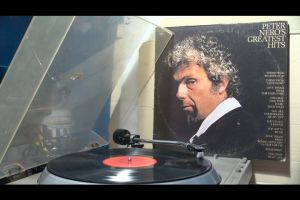 1 แผ่นเสียง 12นิ้ว h05 PETTER NEROS แผ่นVG++ริ้วรอยบาง เสียงรบกวนนิดหน่อยไม่มีรอยลึก แผ่นล้างทำความสะอาดแล้ว ปกVGมีตำหนิขอบนิดหน่อย ขอบไม่ขาด สันไม่ทะลุ