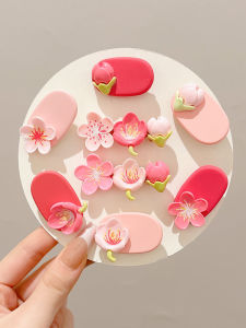 กิ๊บติดผม Pom Pom สีชมพูหวานสำหรับผู้หญิง กิ๊บติดผมด้านข้าง ทรงหน้าม้า ตกแต่งผมสไตล์เกาหลี แฟชั่นฤดูใบไม้ร่วง 2024