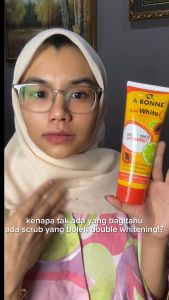 A BONNE Spa White C Creamy Shower Salt Body Scrub Moisturizing Brighten & Smoothen Skin Tighten Pores Fight Free Radical & Fade Scar 350g