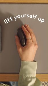 Logitech Mouse Wireless Lift Vertical Ergonomic ของแท้ รับประกันศูนย์ 1 ปี