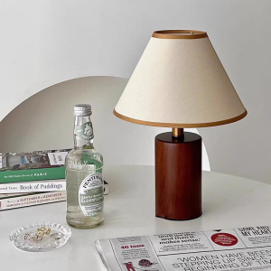 โคมไฟโต๊ะสไตล์ย้อนยุคสไตล์อเมริกันวินเทจ โคมไฟตกแต่งห้องนอนไม้เนื้อแข็ง โคมไฟตกแต่งบรรยากาศสุดหรูหรา