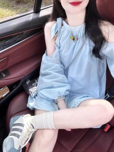 ชุดเดรสยาวคลุมเข่าคอวีแขนยาวสีน้ำเงินสไตล์ฝรั่งเศสสำหรับผู้หญิง ช่วงฤดูใบไม้ร่วง ดีไซน์หลวม กระโปรงทรงดอกไม้ขนาดเล็ก