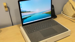 Microsoft Surface Laptop 4 (AMD Ryzen 5 | 8GB Ram | 256GB SSD | 13.5 Touch Screen | Webcam | Win 11)