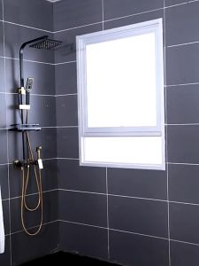 Shower Kamar Mandi 4 Dalam 1 Set Dengan Sprayer Faucet Sprayer / Black Gold Kamar Mandi Shower Set / Panas Dan Dingin Set Kamar Mandi Besi Tahan Karat