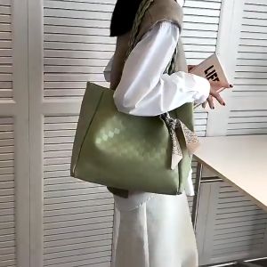 Tas Wanita dengan Syal: ToteBag & Tas Bahu Zeni