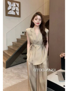 Wear a Set of Elegant Ladies Classy Exquisite Fancy Sleeveless Tops Drape Adult Lady like Woman Lightly Mature Suit Pants
