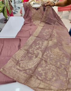 JM Couture Premium Silk Blend Kurti Set with Banarasi Dupatta_Mauve colour- Elegant ethnic outfit with intricate embroidery and luxurious dupatta ideal for festive occasions.