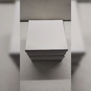 Dus Kotak Nasi Renda Putih 18 x 18 + Mika Sekat 4 Box Duplek Renda R08S non Laminasi Perpack 50 pcs