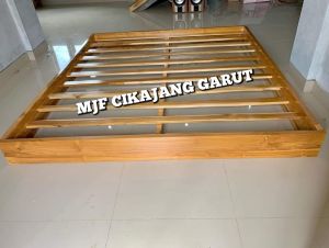 Tempat tidur kayu/Ranjang slimRanjang kayu lesehanDipan kayu lesehan murah kuat Ranjang Kayu minimalis