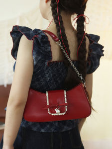 Original Design Dongda Gate Small Audience Design Red French Bread Bag Textured Commuter Single Shoulder Armpit Bag