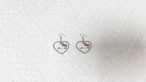 Takara Tomy | Bông Tai Hình Trái Tim Hello Kitty Thiết Kế Tai Mèo Chất Liệu Kim Loại Kiểu Dáng Rỗng Trang Sức Thời Trang Dễ Thương Dành Cho Bé Gái Món Quà Lý Tưởng