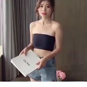 (Stock in KL-127) Women Elastic Bra Padded Strapless Seamless Tube Bra