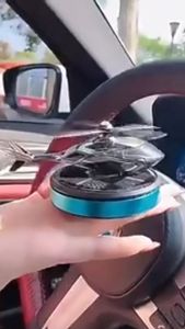 Ô tô đặt táp lô nước hoa tinh dầu trực thăng năng lượng mặt trời