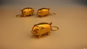 Hột Quẹt Hình Heo Mạ Vàng Siêu Nhẹ Thương - xài gas