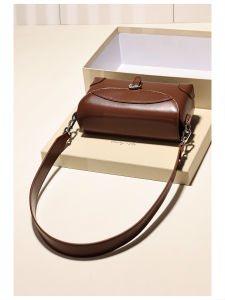 Versatile Retro Leather Armpit Bag for Women Commuter Shoulder Crossbody Bag Stylish European Fashion Small Size Pure Color