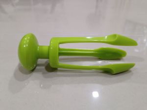 Learning Resources Tri Grip Prong Tong Pencil Grip Tong Sensory Play Bin Fine Motor Skills Toy (1 piece)