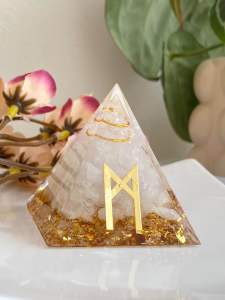 Piramid Orgonit Rune Kemanusiaan Humanity Rune Orgonite Pyramid 人性符文奥根金字塔