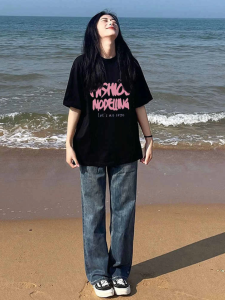 T-Shirt Wanita Lengan Pendek Hitam Motif Huruf - Katun Tipis Bernapas  Desain Oversize Slim Fit Tren Korsel 2025  Baju Kasual Kerah Bulat Gaya Imut Manis & Kelas Atas  Modis  Serbaguna  Tops  Nyaman  Ramah kulit   Ukuran besar  Womens Clothing  Eksklusif