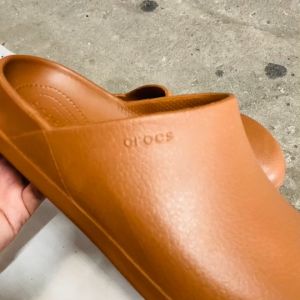 รองเท้าสวมมาใหม่รุน นุ่มดี ใส่สบายใส่ได้ทั้ง ผู้หญิง ผู้ชาย สินค้ามีทุก ไซต์ 36-45