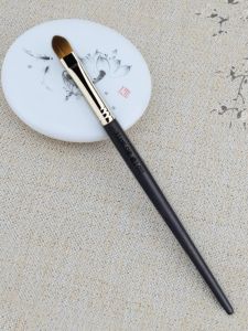 Flawless Medium Flat Foundation Brush Concealer Poreless Makeup Brush for Dark Circles Acne Marks Spot Coverage Long Handle