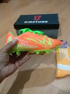 KIDZTUBS Sepatu Bola Anak Paket Komplit Sepatu Bola Tas Skin Deker Kaos Kaki Usia 6-10 Tahun Size 28 29 30 31 32 33 34 35 36 37 KDZ1509122824